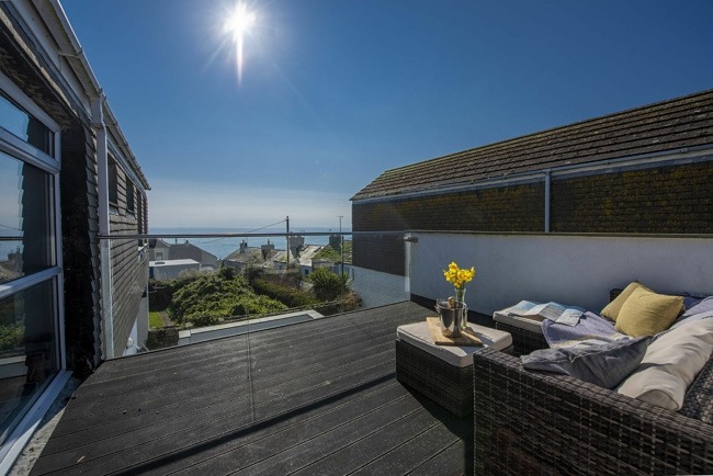 Furnished balcony with sea views - Mousehole View