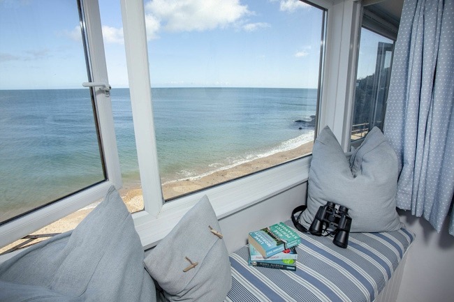 The window seat view out to sea - 3 Bayview