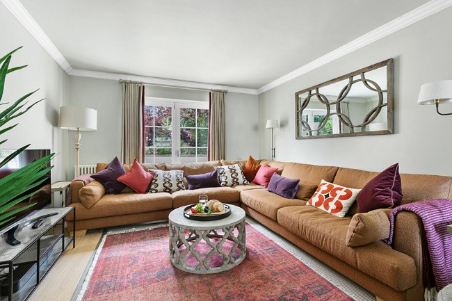 Large sofa with plenty of seating in lounge and coffee table - Poplar Cottage