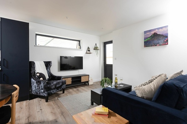 Entrance into living area, Smart TV, sofa - Bay Dream