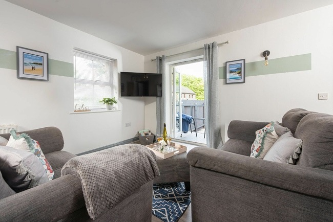 Luxurious Sofas, TV-Hoopers Lodge