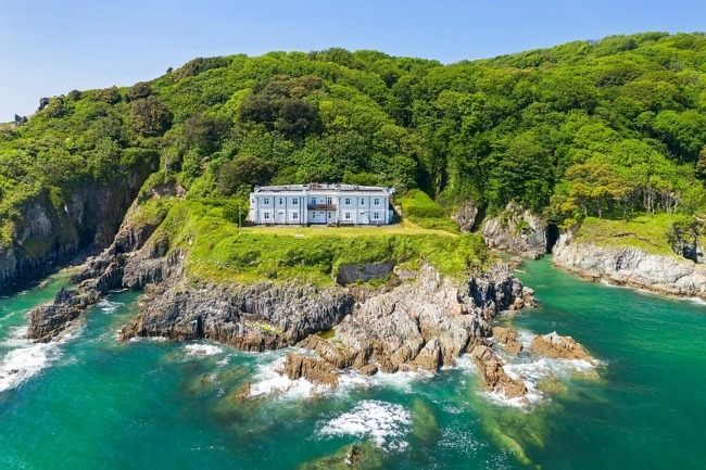Property building showing the spectacular location - 1 The Old Signal House, Penlee Point