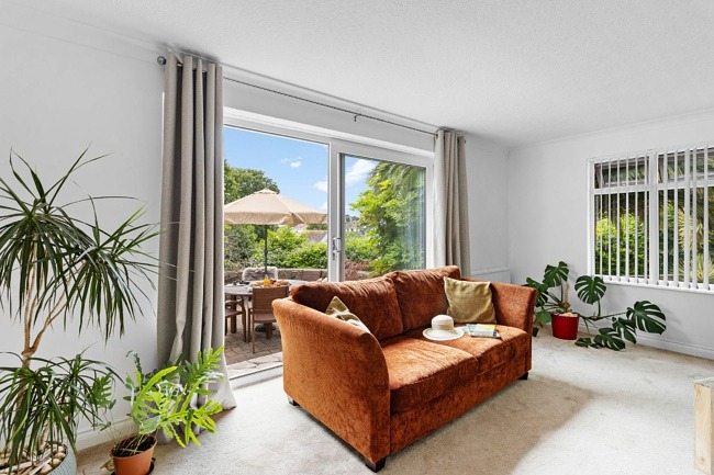 Living room with access to the furnished patio - Trade Winds