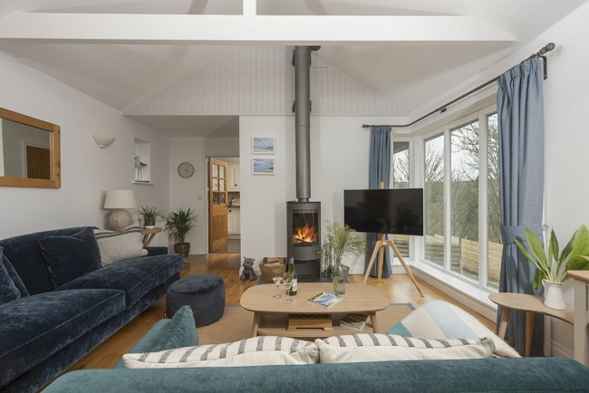 Living Area - Smart TV - wood burner - garden view - Lobbs Cottage