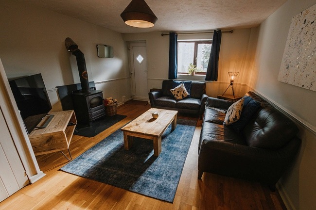 Lounge, TV, Freeview, Woodburner-Cranny Cottage