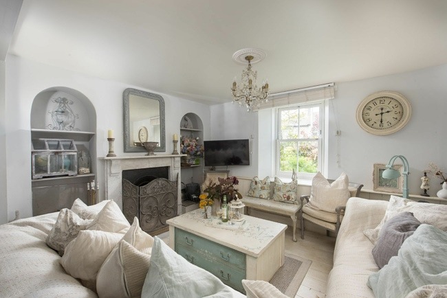 Cosy living room with Fireplace and Smart TV - Almond Cottage