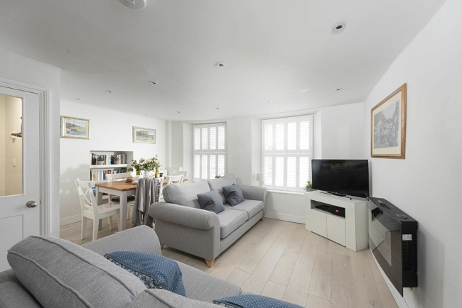Open plan living and dining area - 4 Quayside