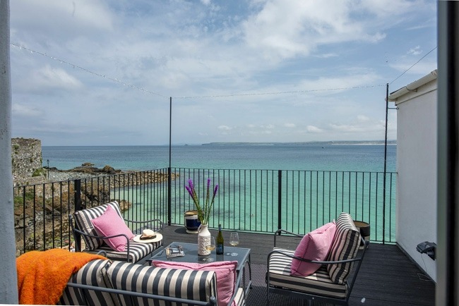 Stunning views from the balcony and seating for all guests - Mermaids 3