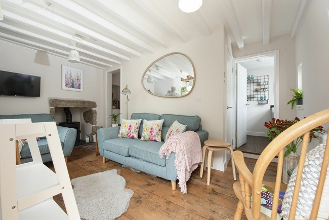 Cosy living area with 2 sofas, fireplace and Smart TV - Berakah