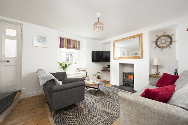 Electric stove in the living area - Woodbine Cottage