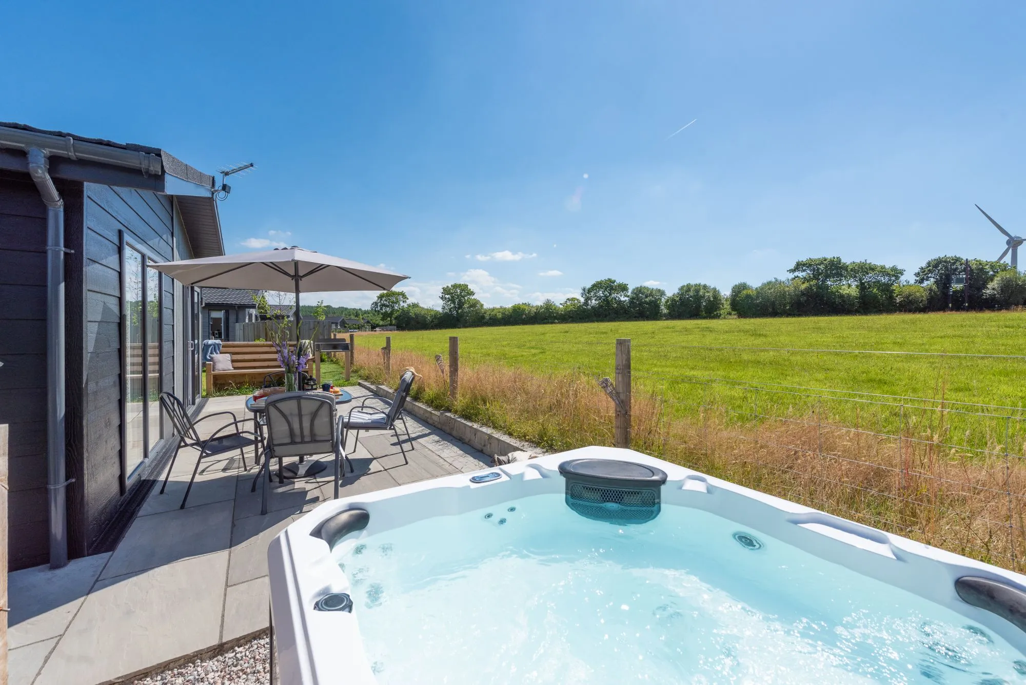 Roadford Lake Lodges, Periwinkle Hot Tub Devon