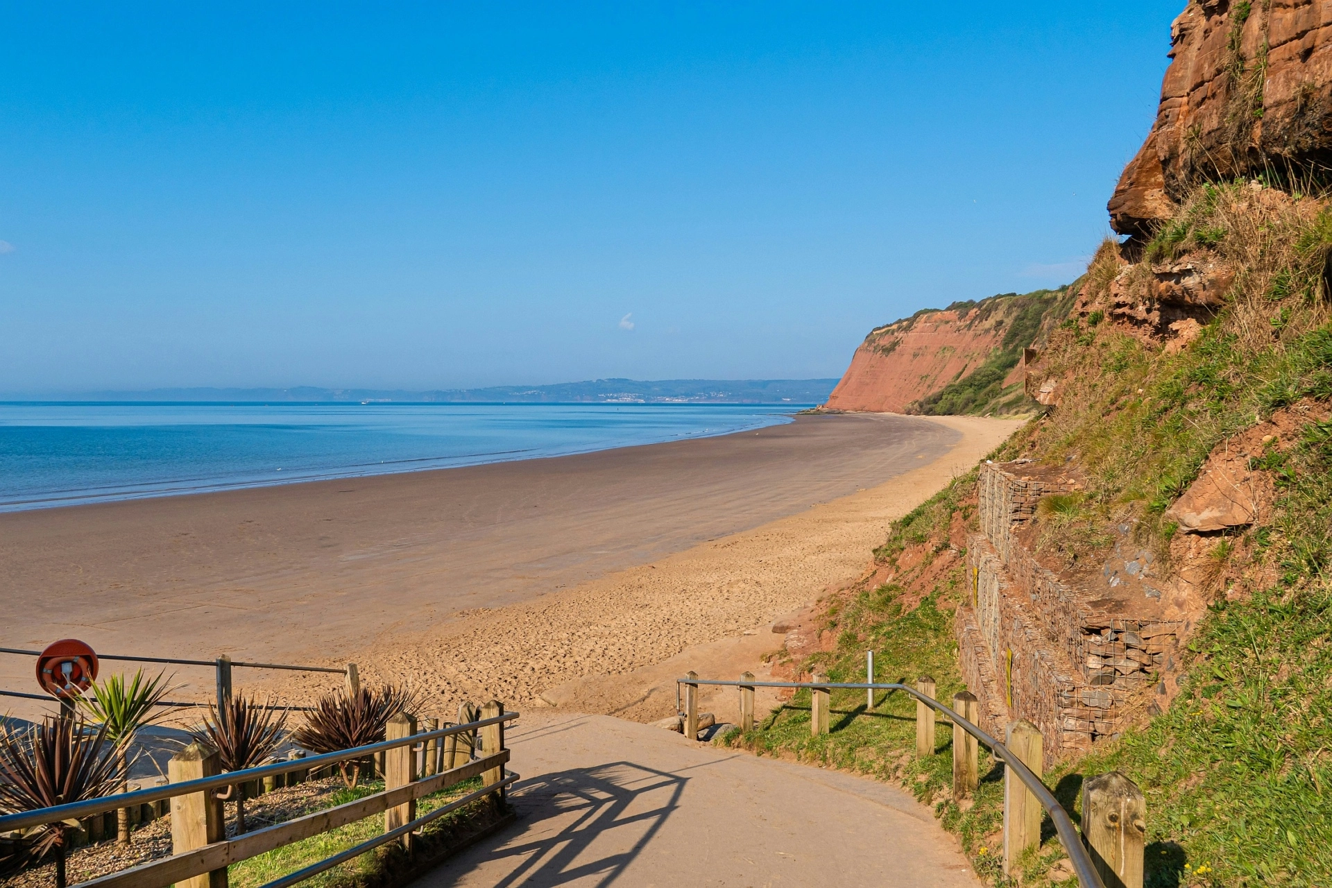 View across Exmouth beach in East Devon, dog friendly holiday cottages in Devon
