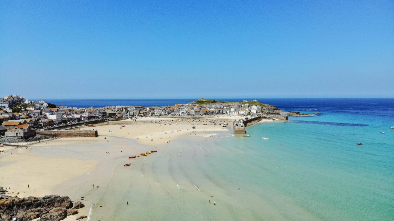Pet friendly cottages in St Ives, view over St Ives beach and harbour in Cornwall