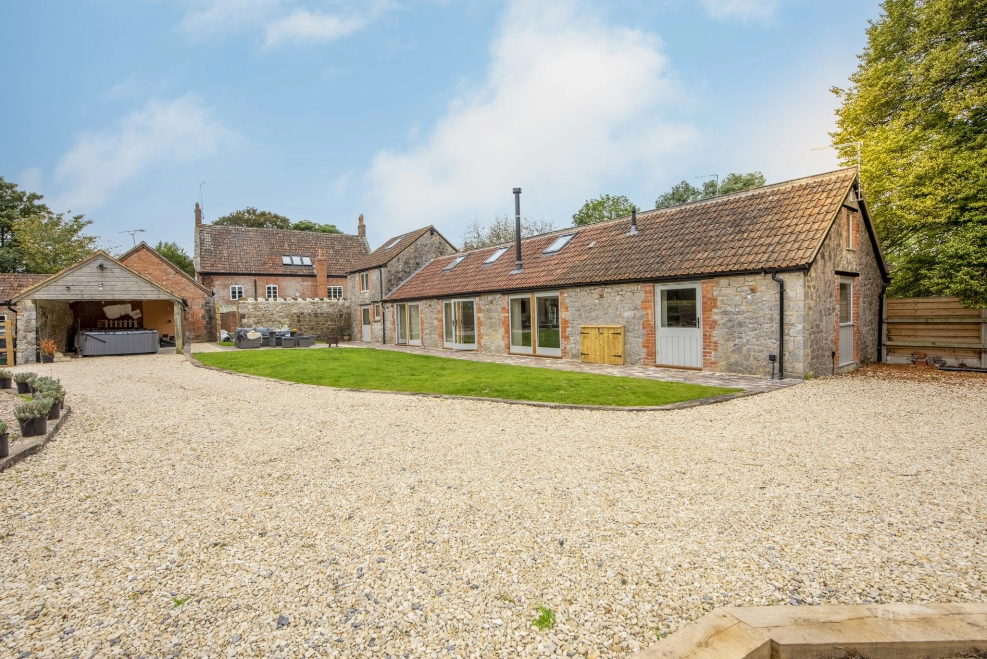 The Cowshed is a beautiful multi-bedroom barn conversion in Brent Knoll Somerset