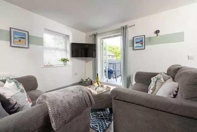 Luxurious Sofas, TV-Hoopers Lodge