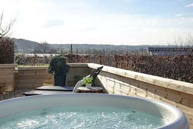 Hot Tub, Sun Loungers-Peppers Lodge