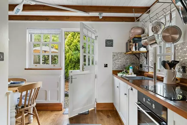 Spacious kitchen, Free Wi-fi- Beryas Cottage within Buryas bridge collection 