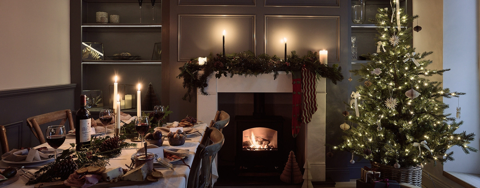 Decorated for Christmas with a Christmas tree at 1 Quayside Cottage in Appedore Devon