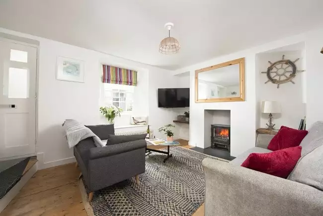 Electric stove in the living area - Woodbine Cottage